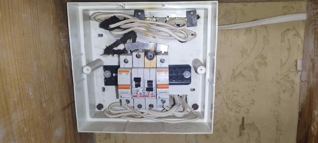 Как да изберете правилният добър електротехник в София — реални съвети от практиката